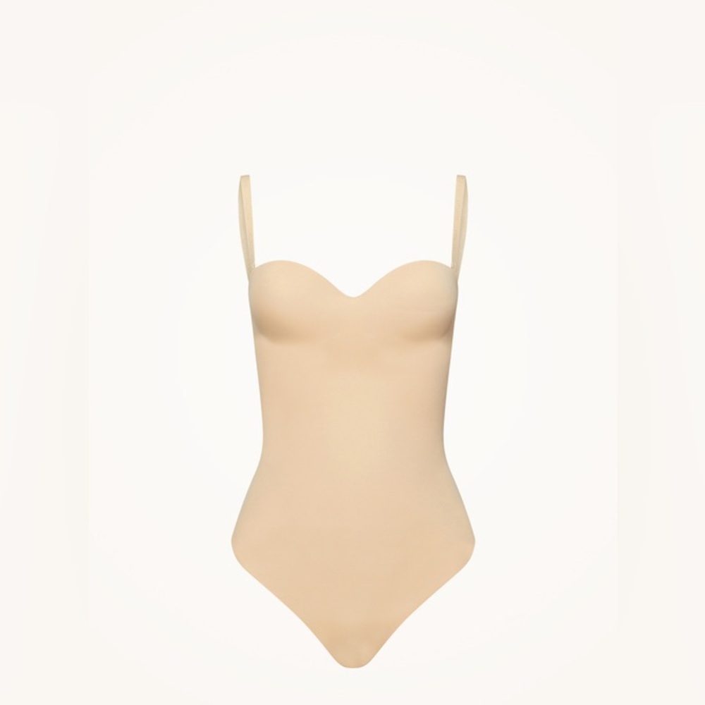 WOLFORD MATE DE LUXE FORM STRING BODY IN POWDER BEIGE